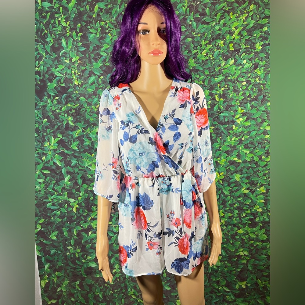 Floral print jumpsuit with long sleeves.